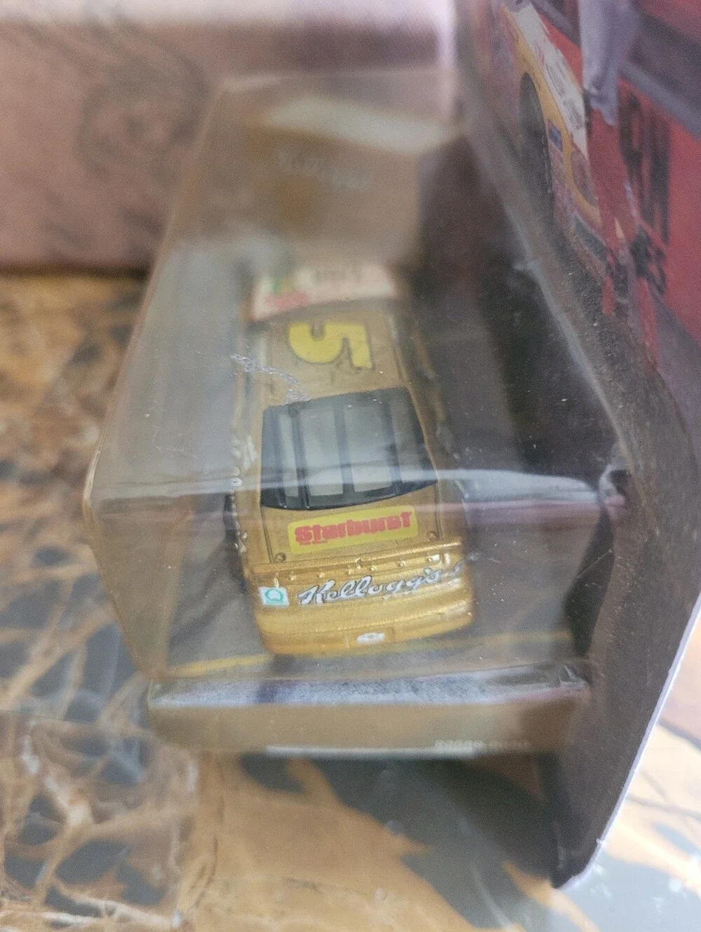 Hot Wheels Racing Car & Trailer - Gold/Yellow Kellogg's Pit Crew Limited Edition